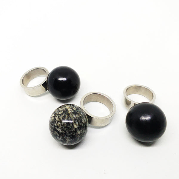 ringer for ham og henne, unisex ring, kul ring, ring med kule, steinsmykker, smykker av norsk stein, ring med steinkule