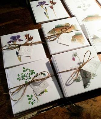 vakker gave, gave til naturelsker, gave til en som elsker natur, gavepakke med kort og konvolutt, botaniske og zoologiske motiver