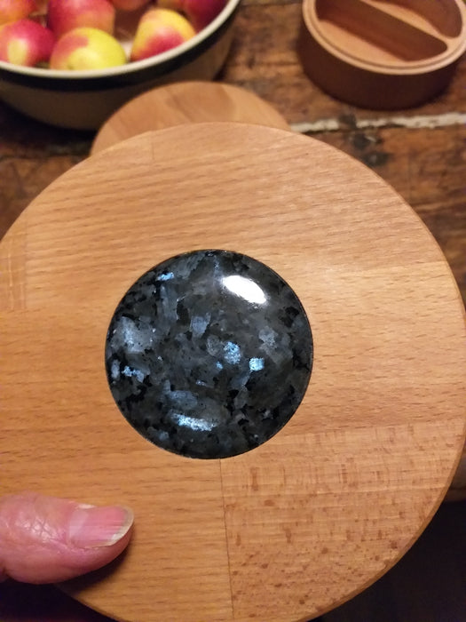 Produkter av larvikitt, Larvik, smykkeskrin, norges nasjonalbergart, osloriften, jubileumsgave, unik interiørdesign, norsk design, kortreist design, made in norway, souvenir fra larvik
