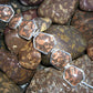 rombeporfyr smyyke, geopark, unisex armbånd, spesiallagde smykker, vestfoldraet, produkter av norsk stein og bergarter, armbånd med stien, bursdagsgave til henne, oransje rombeporfyr, oransje smykker, smykkesett, laget i norge