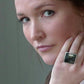 Kvadratisk ring, smykker, smykkekunst, steinsmykker, ring av norsk stein, norske fjell, larvik, larvikitt, gave til henne, bryllupsgave, konfirmasjonsgave, unike smykker fra norge, produkter av norsk stein, norges nasjonalbergart, ring av larvikitt, smykker av larvikitt